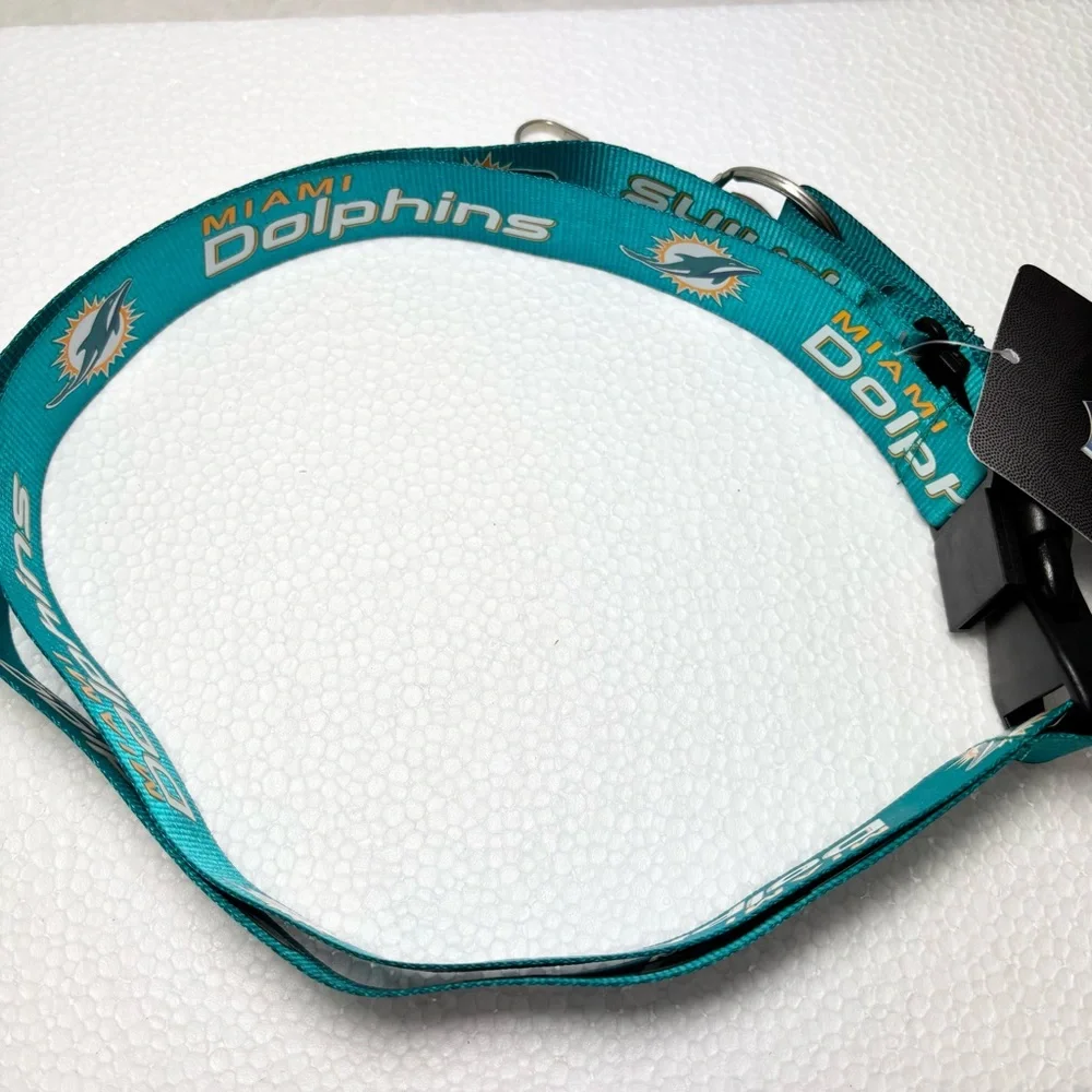 NFL Miami Dolphins lanyard, securely carry keys,‎ IDs, or badges.